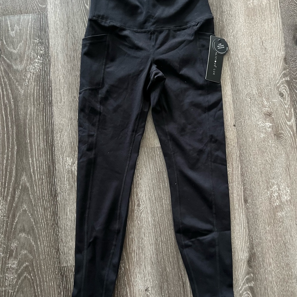 NWT Yogalicious Lux Black High-Rise Leggings Size S‎